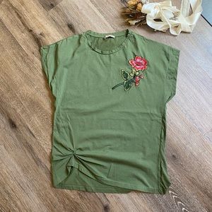 Zara embroidered sleeveless shirt size M